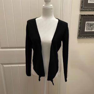 Black Willi Smith shrug. 100% cashmere. Size Medium. Some pilling (see pictures)